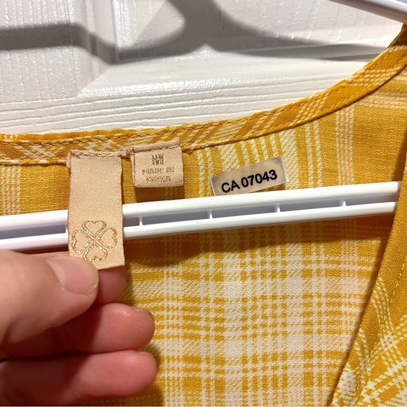 Lucky Brand crop top plaid yellow white v neck Women Medium short sleeve summer - Picture 2 of 4